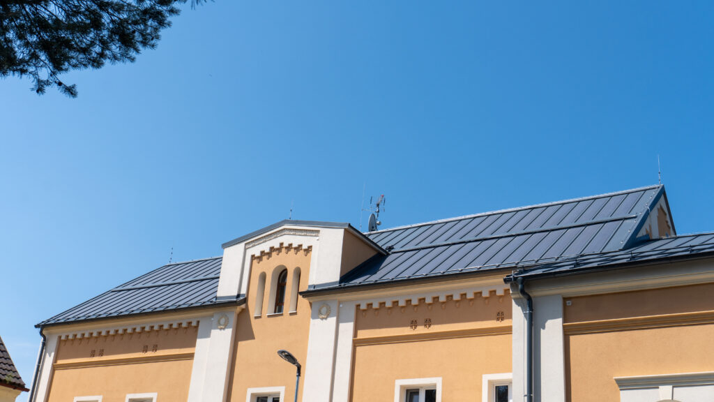 Can you see it? This roof is entirely covered with solar panels.